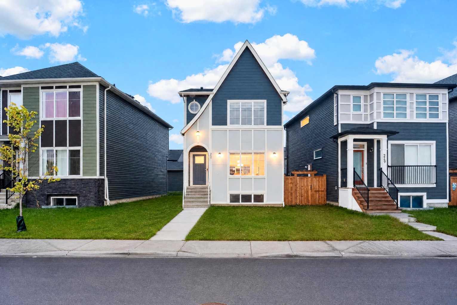 245 Walcrest Way SE, T2X 4L7