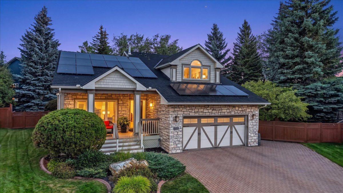 451 Hawkview Manor Circle NW, T3G 2Z2