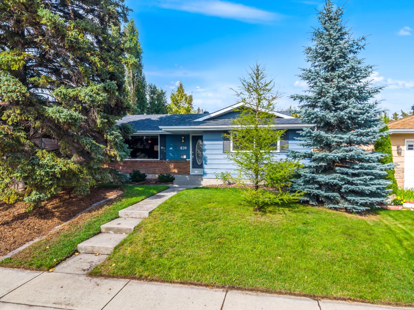 839 Lake Twintree Crescent SE, T2J 2W4