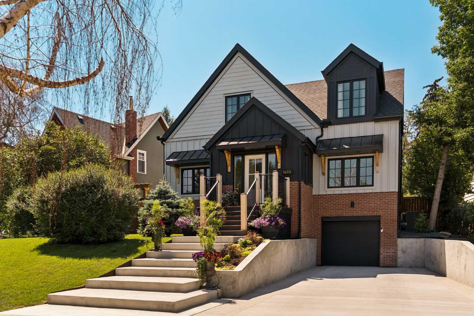 1633 Shelbourne Street SW, T3C 2L2