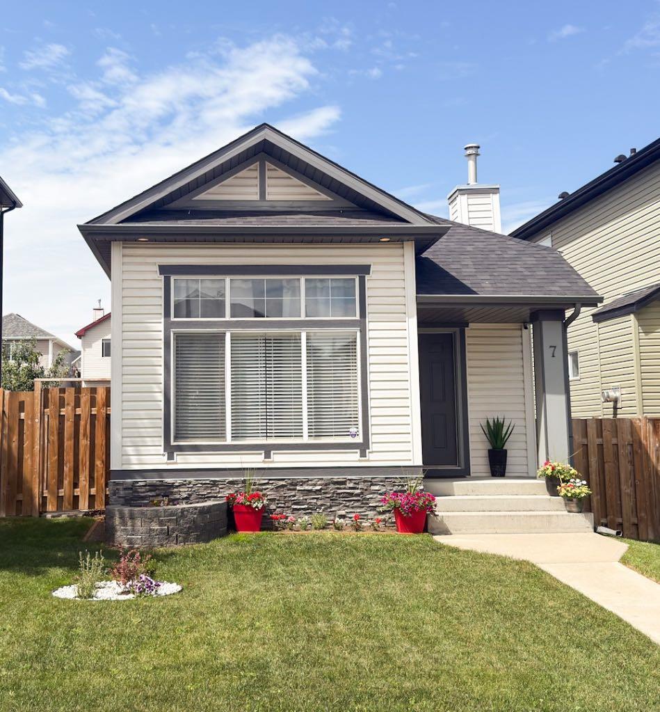 7 Bridlecrest Boulevard SW, T2Y 4X9