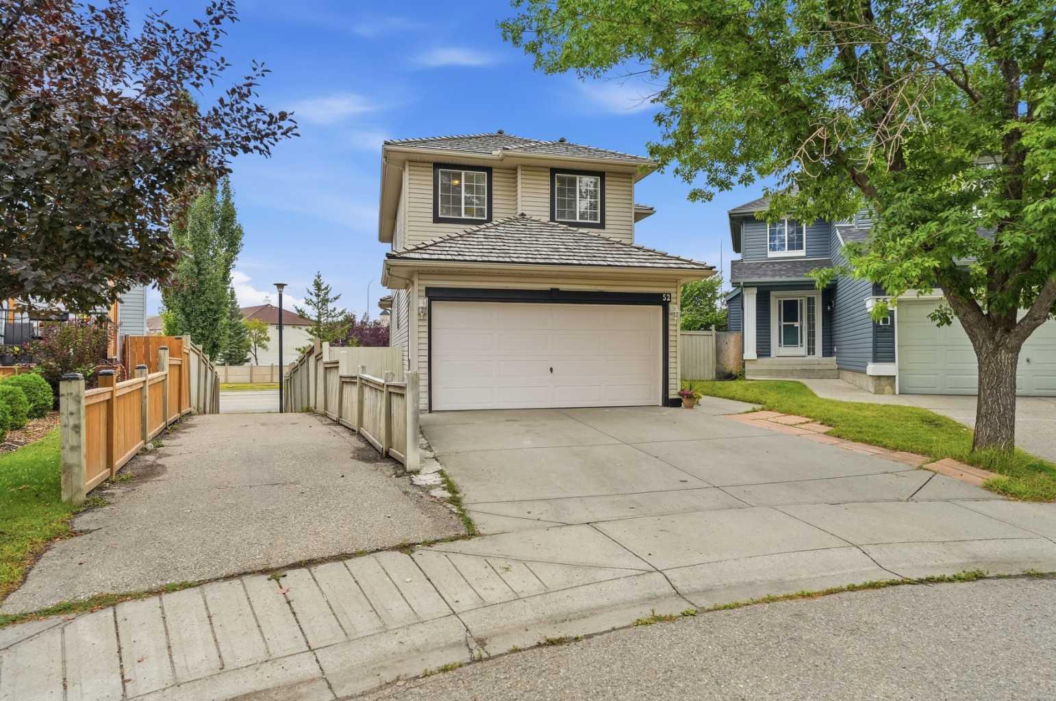52 Douglas Glen Crescent SE, T2Z 3M6
