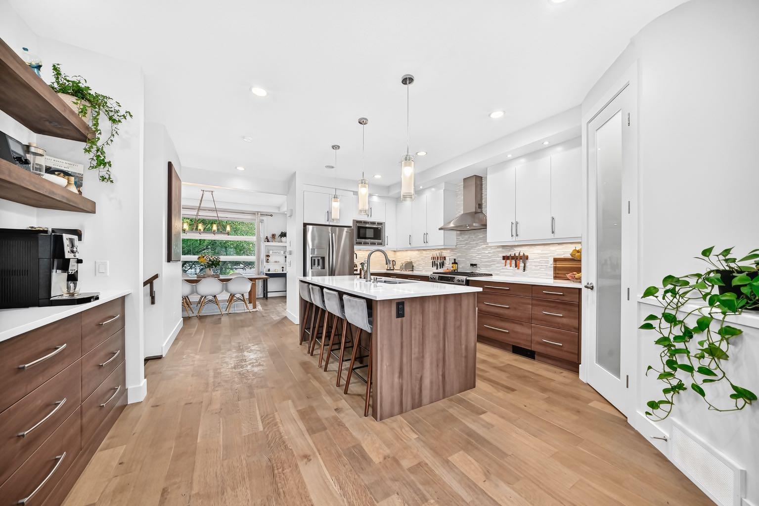4817 20 Avenue NW, T3B 0V2
