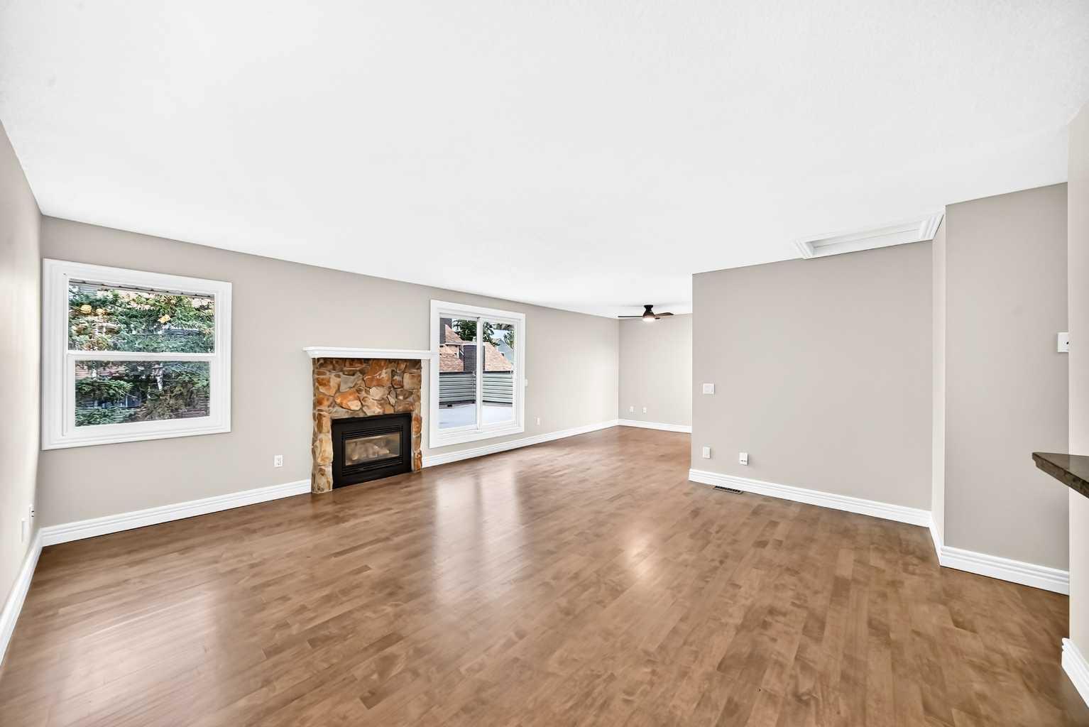 225, 33 Glamis Green SW, T3E6T9