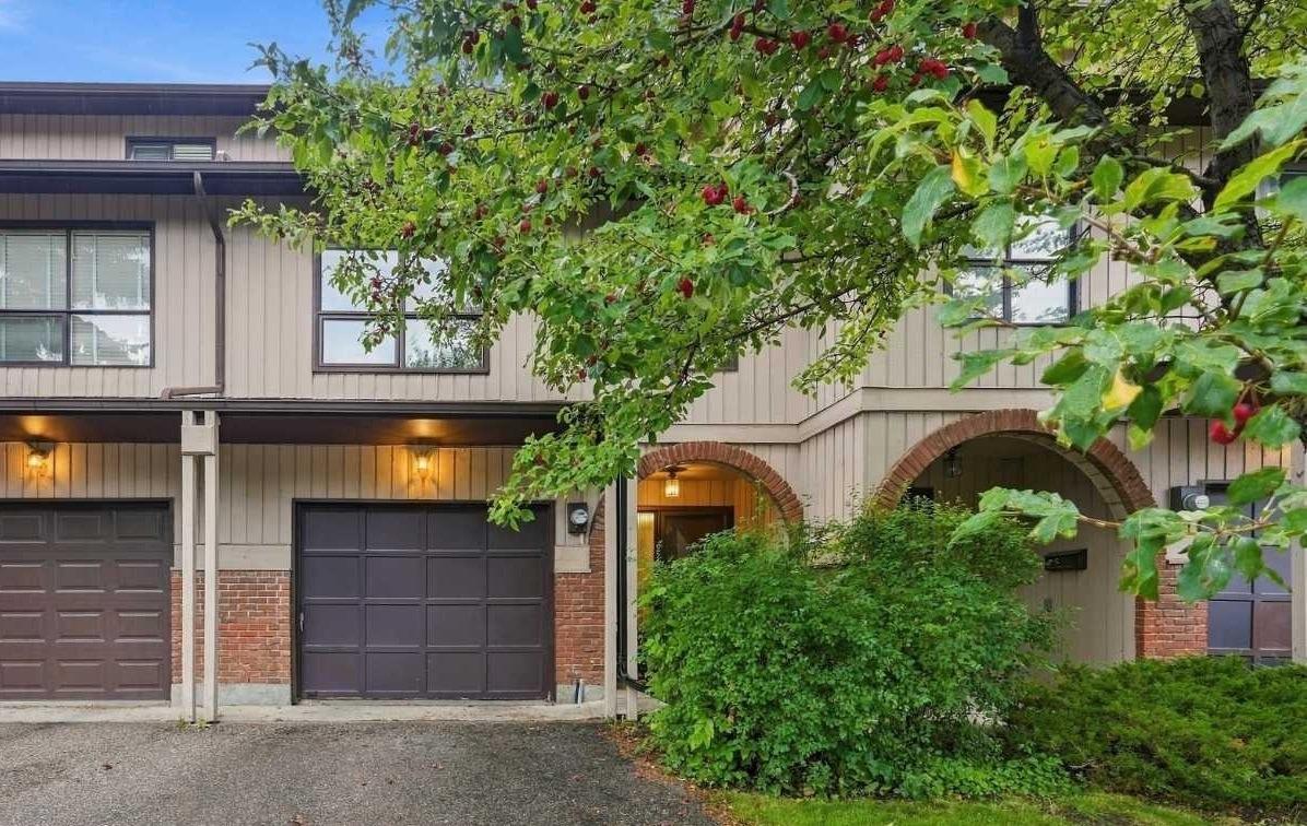 52 Canterbury Gardens SW, T2W 2S9