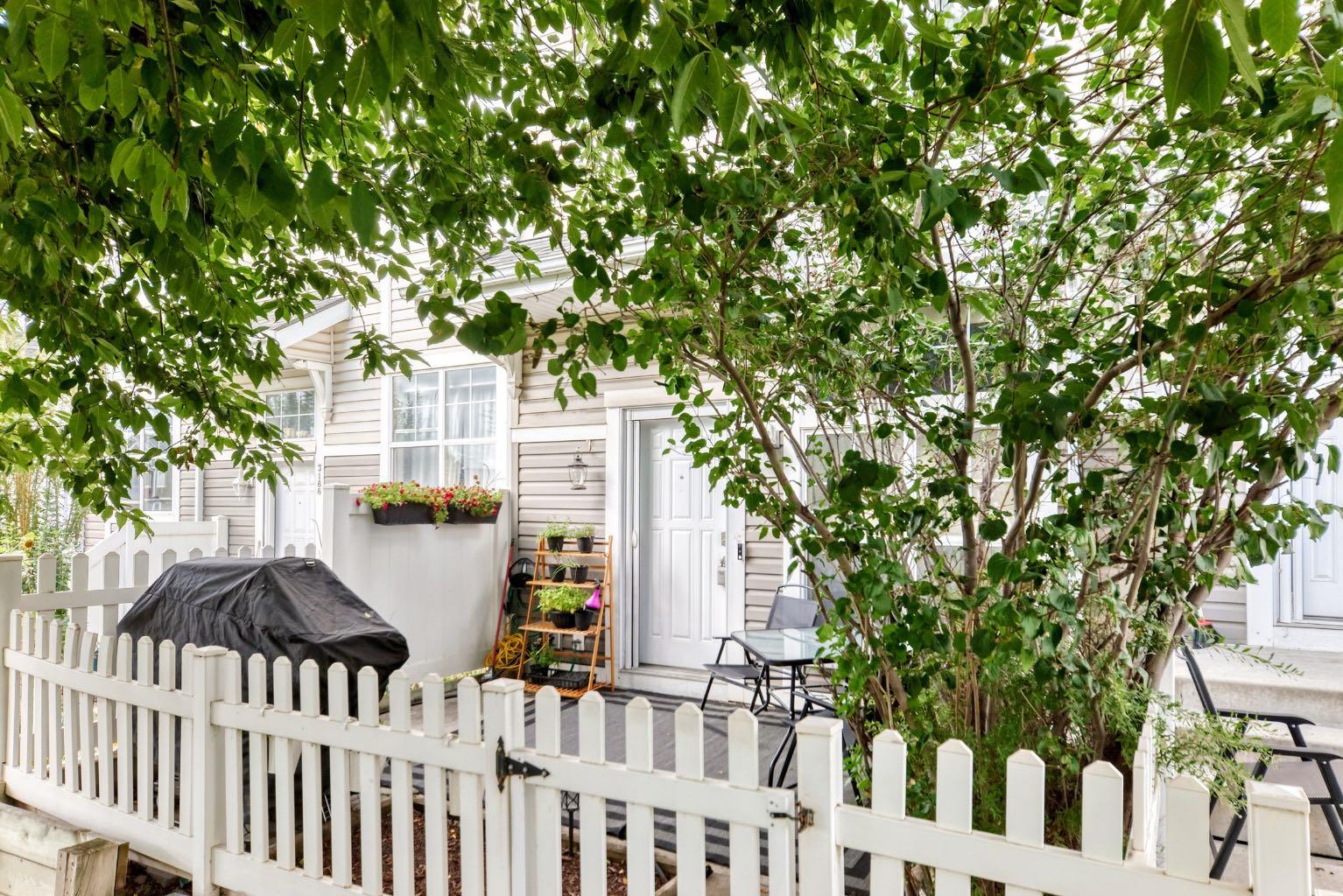 3190 New Brighton Gardens SE, T2Z0A7