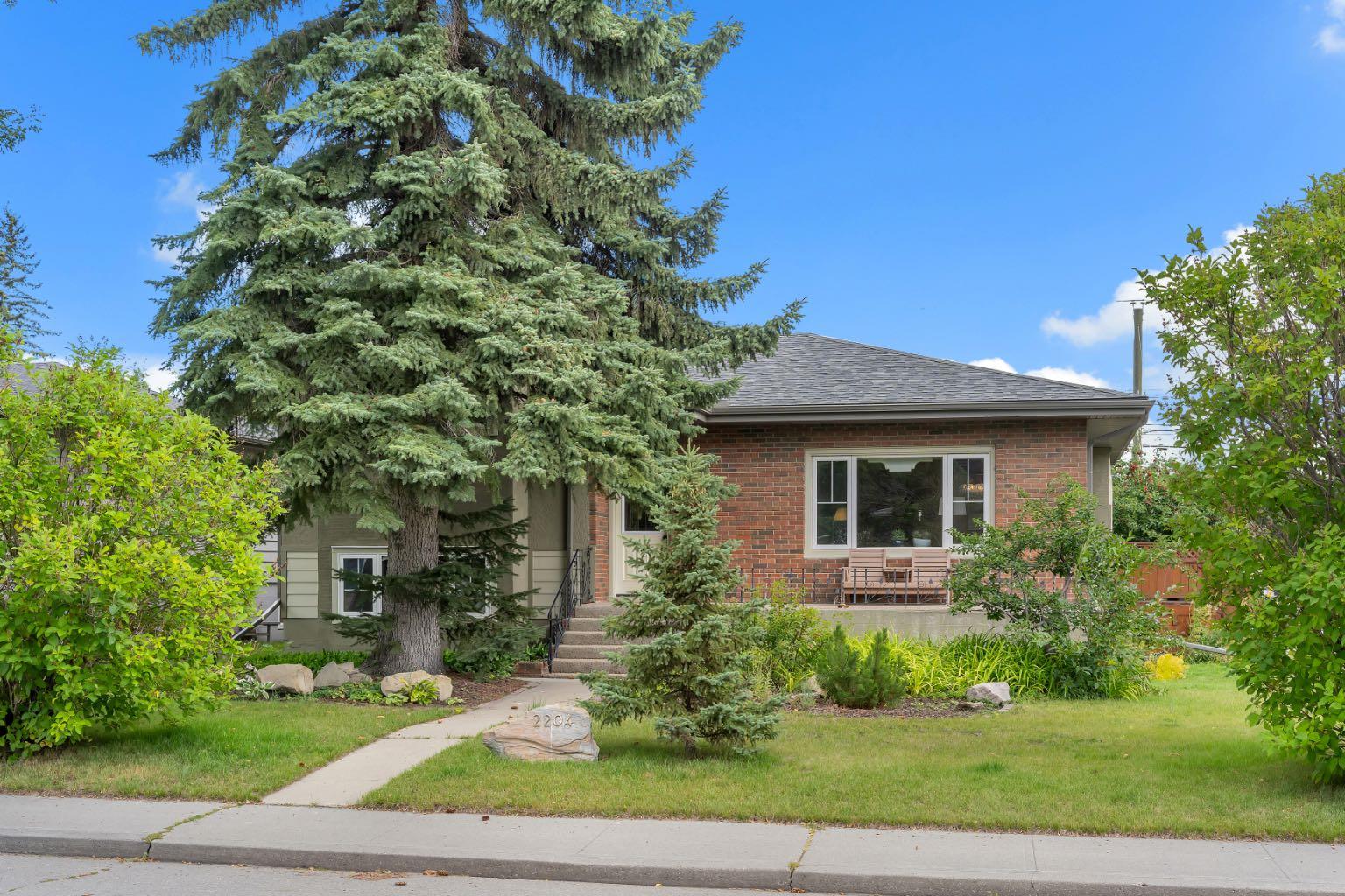 2204 Halifax Crescent NW, T2M 4C9