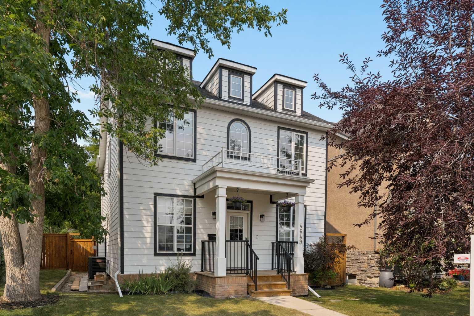 4649 20 Street SW, T2T 6G4