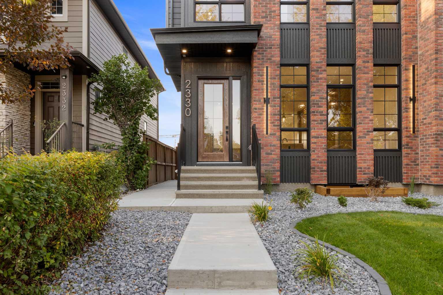 2330 54 Avenue SW, T3E 1M1
