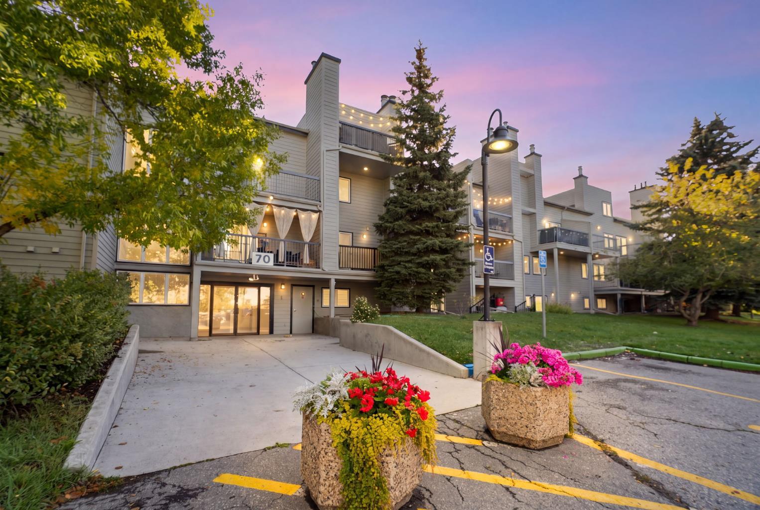 2136, 70 Glamis Drive SW, T3E 6T6