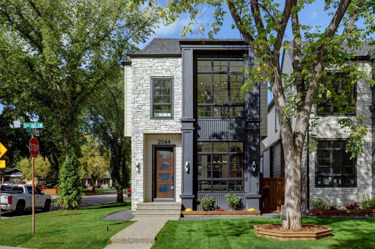 2044 56 Avenue SW, T3E1M8