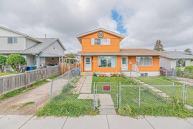 3326 Radcliffe Drive SE, T2A 6C4