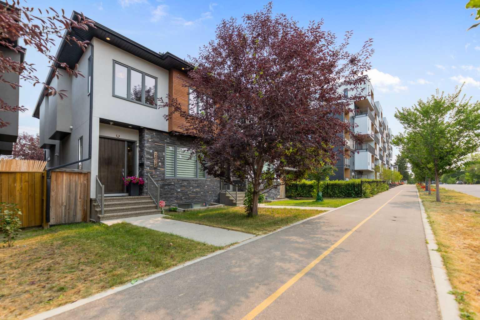 2020 37 Street SW, T3E 3A9