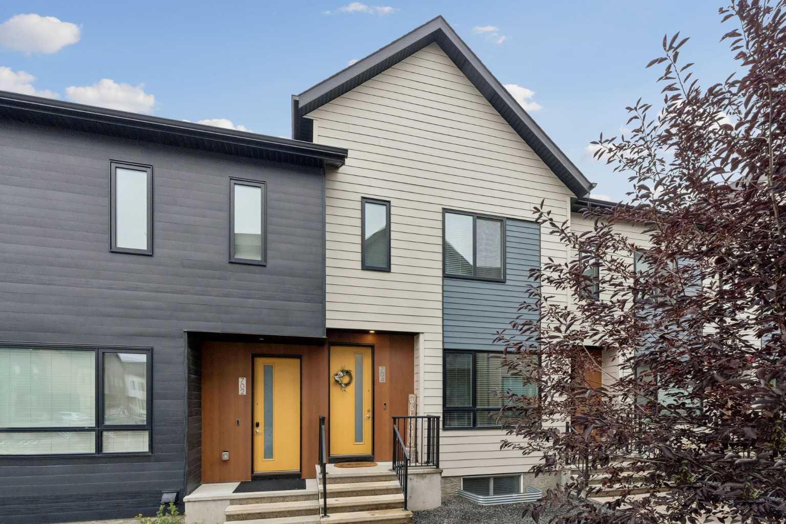 704 Redstone Crescent NE, T3N1M3