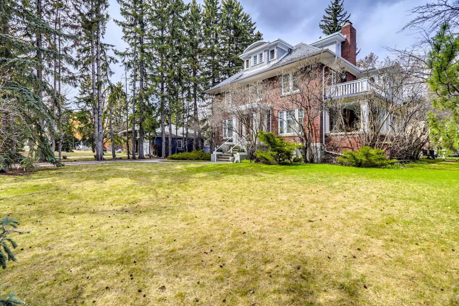 916 Durham Avenue SW, T2T 0P6