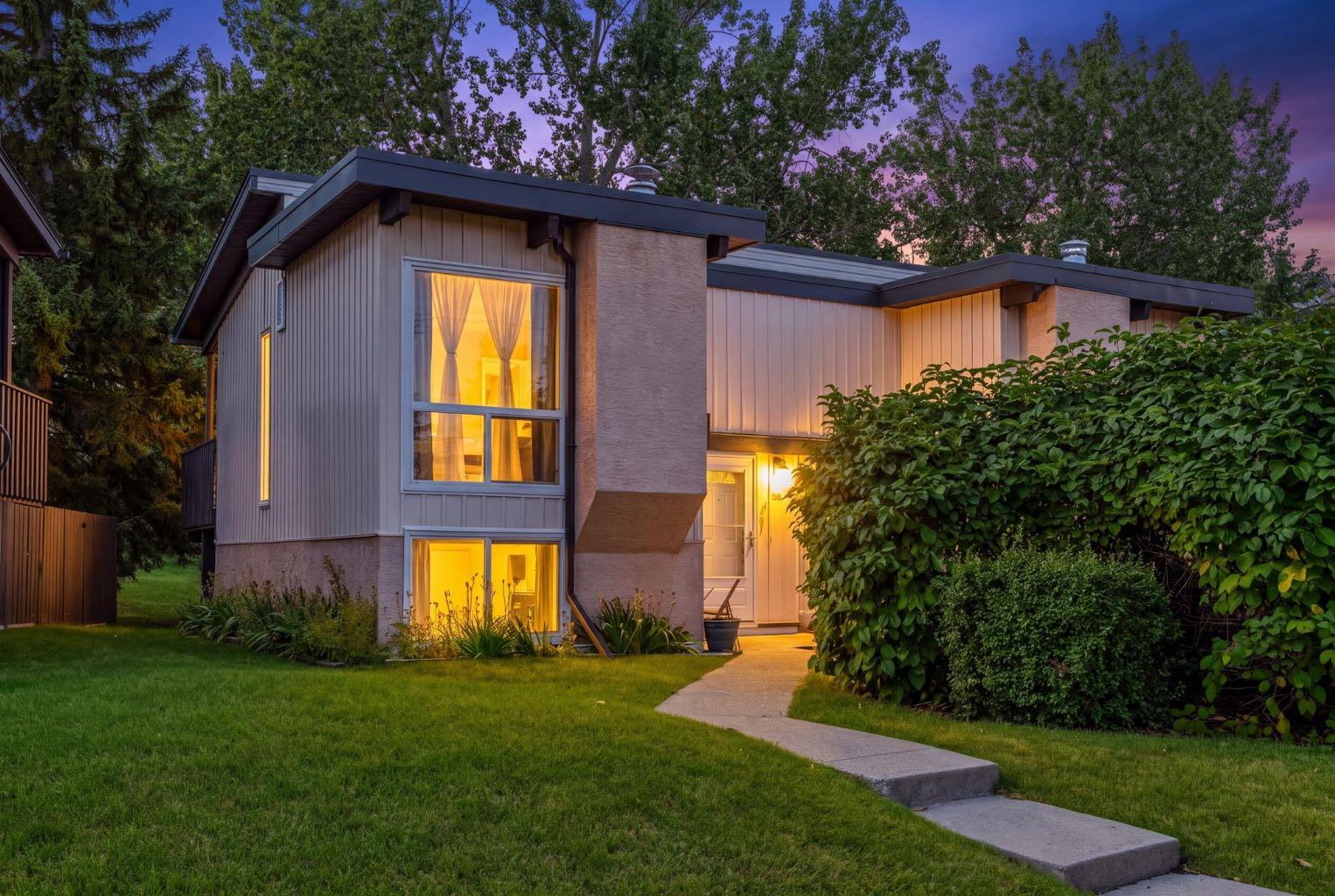 125 Oaktree Lane SW, T2V 4E3
