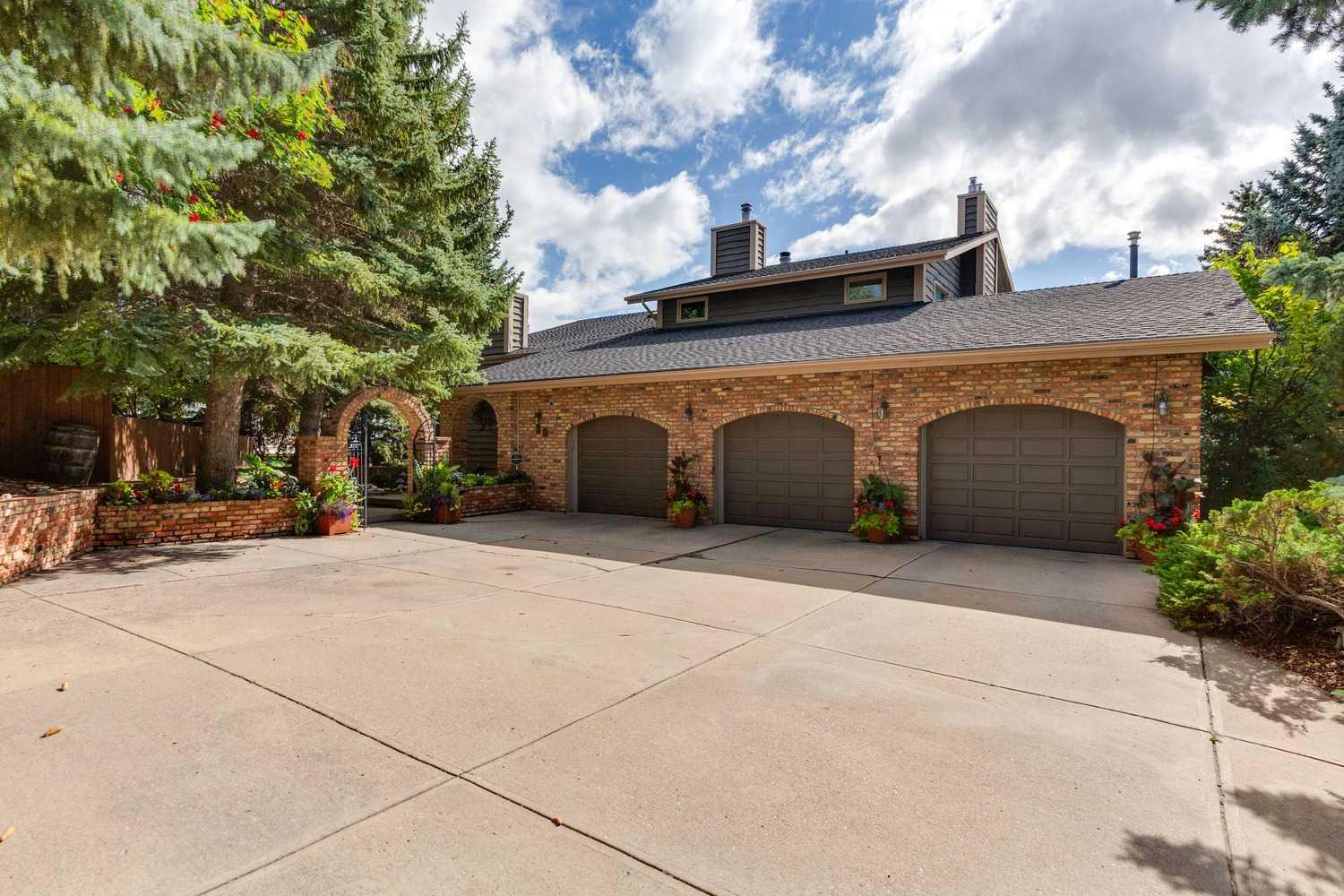 20 Silver Creek Place NW, T3B 5A2
