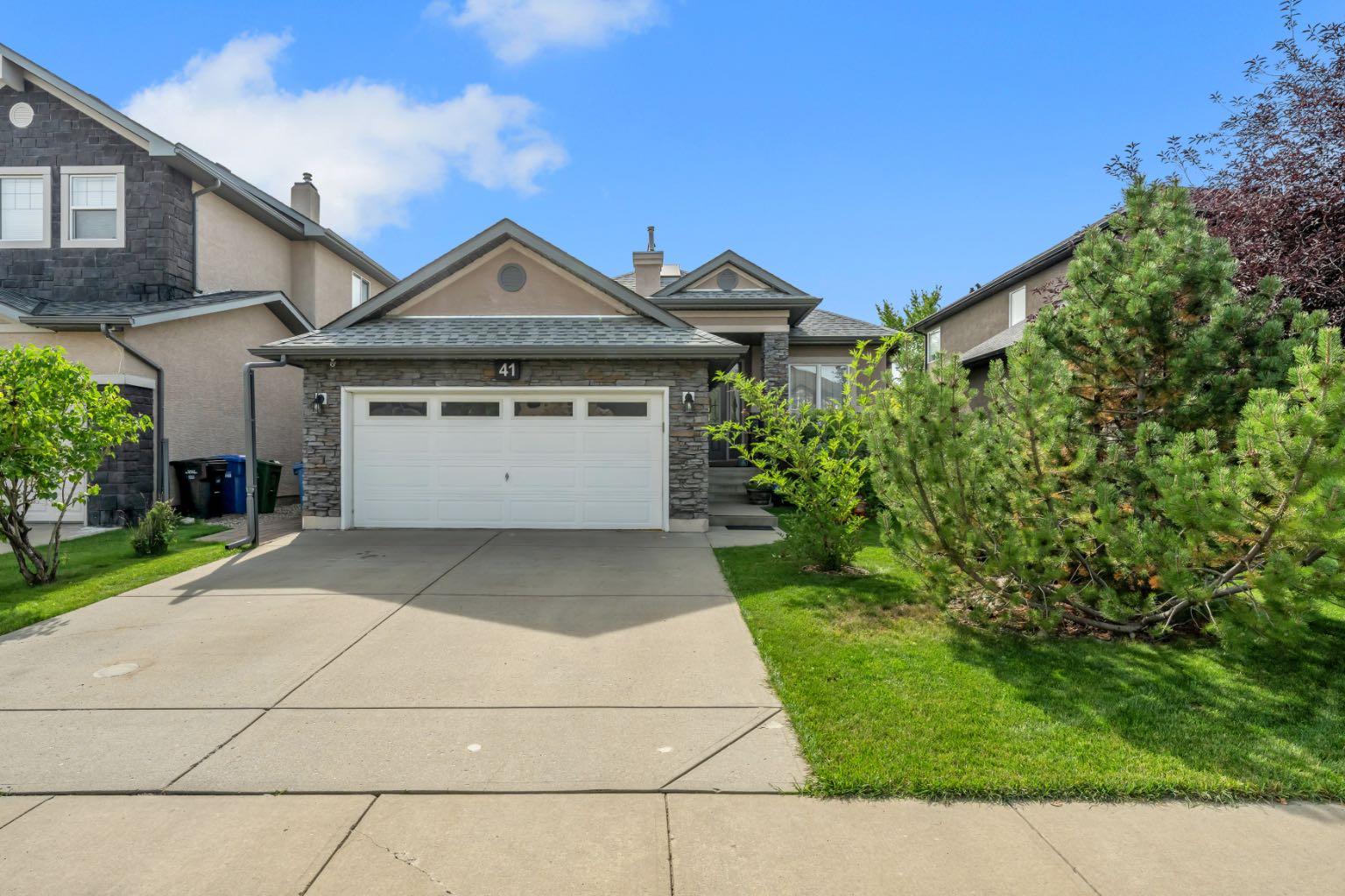41 Evercreek Bluffs Crescent SW, T2Y 0B9