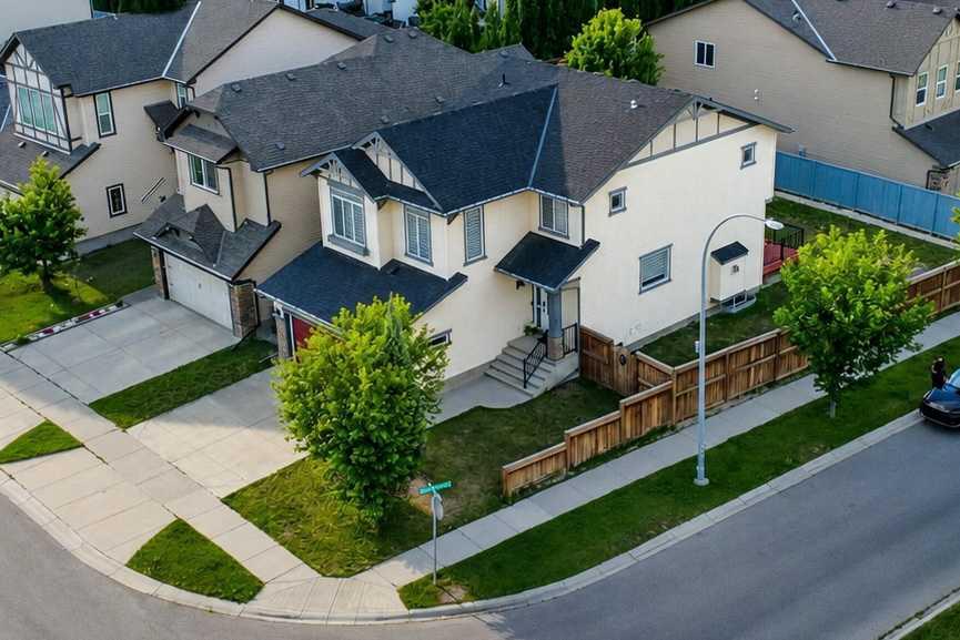 799 New Brighton Drive SE, T2Z 1A1