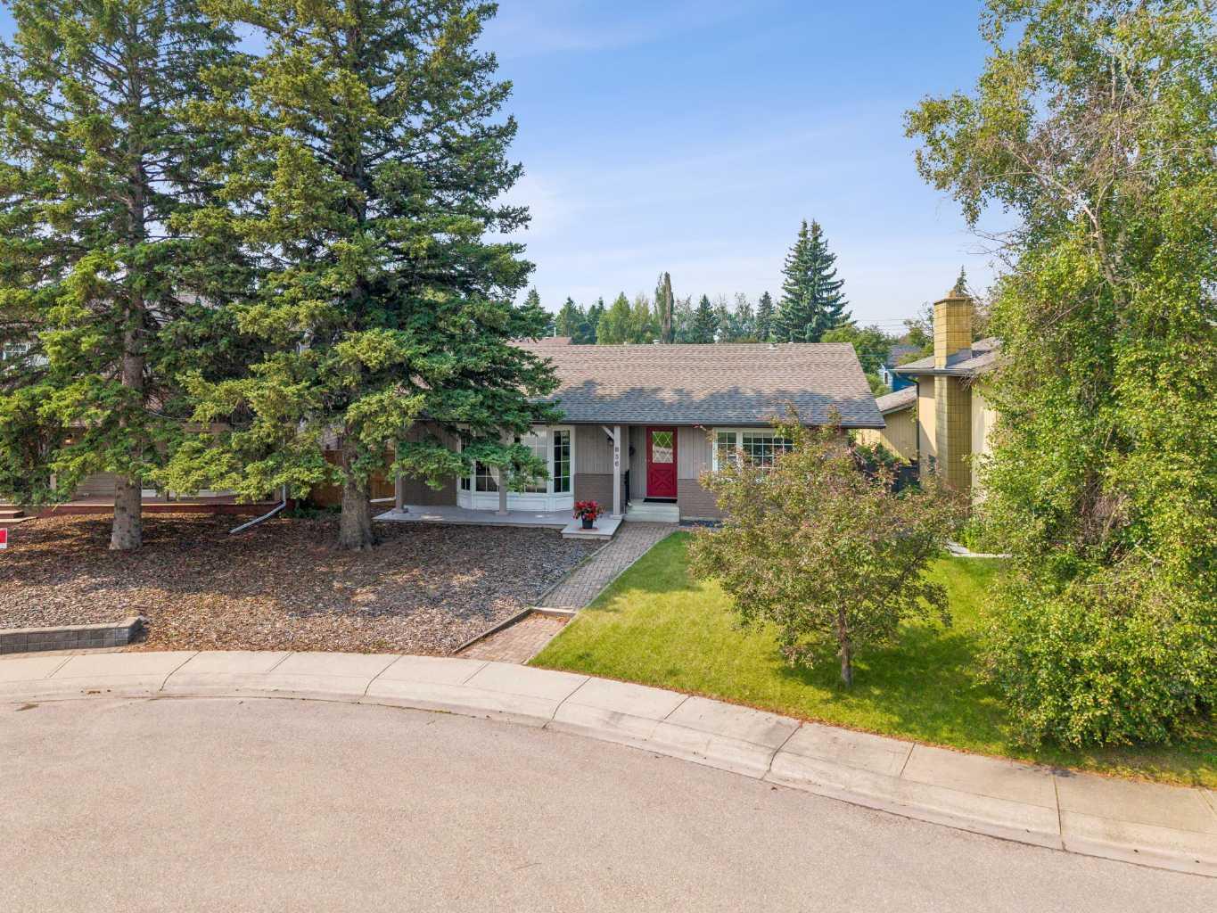 856 Lake Twintree Crescent SE, T2J 2W3