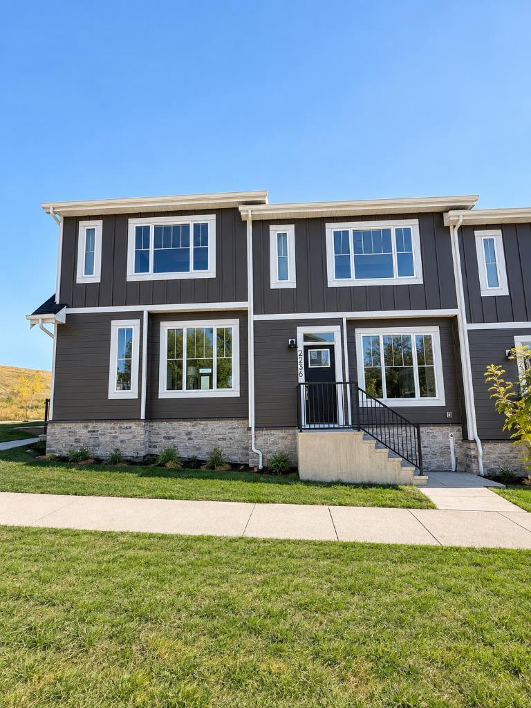 2236 44 Street NW, T3B0X6