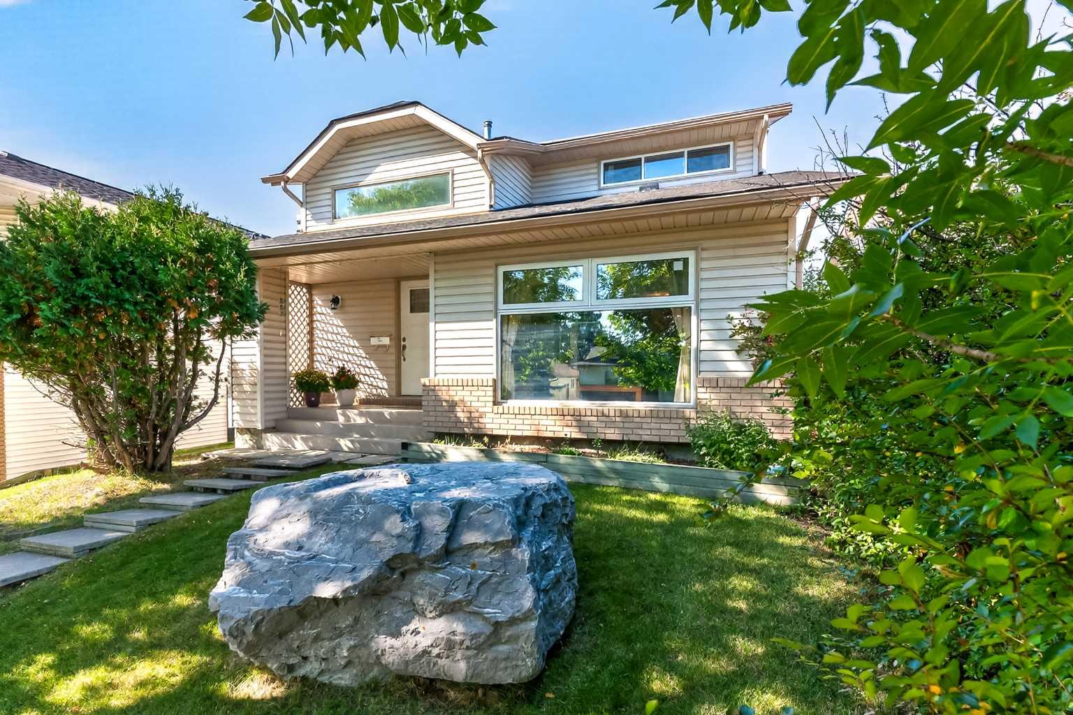 7 Woodbrook Way SW, T2W 4J7