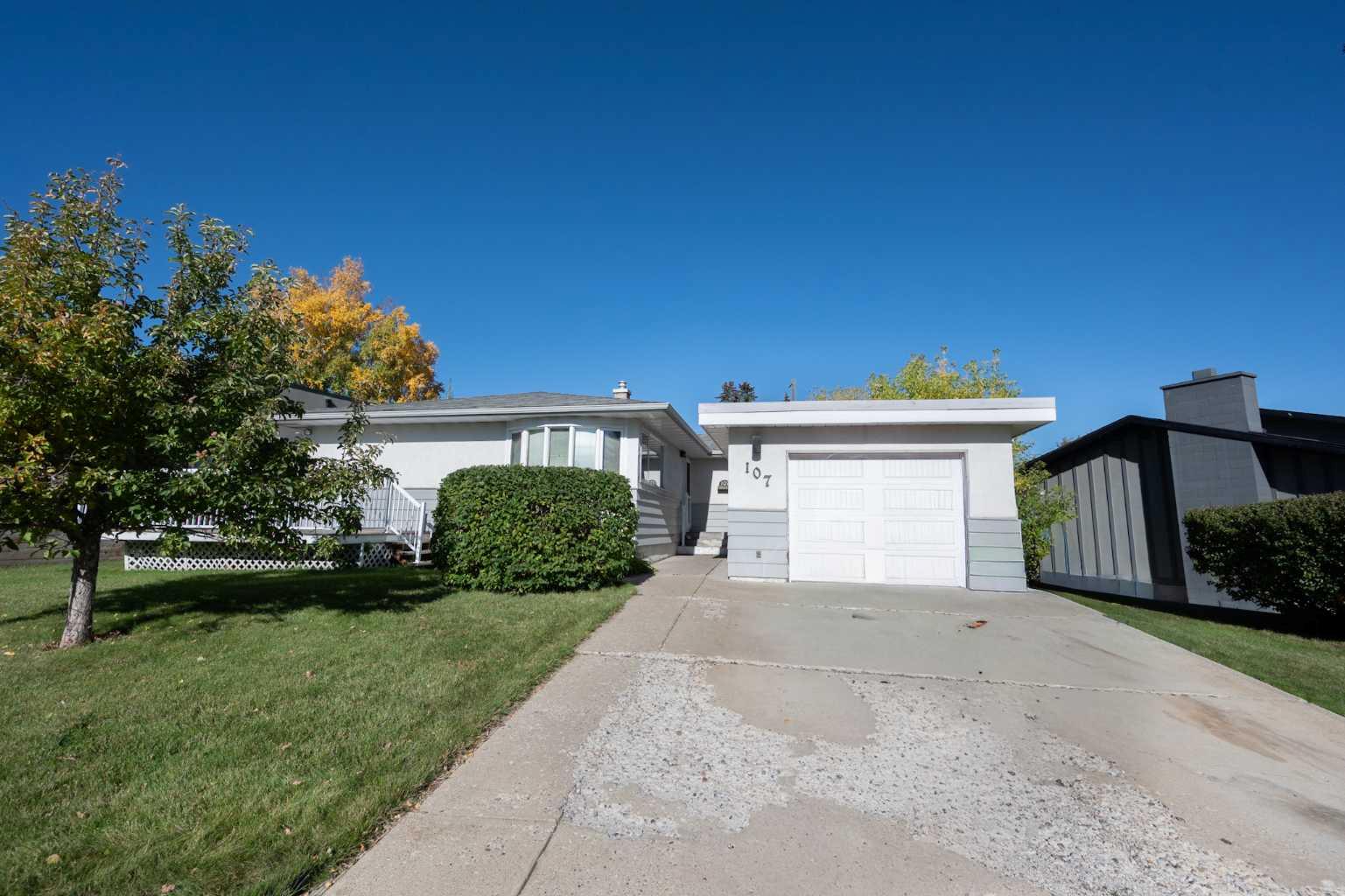 107 Hallbrook Drive SW, T2V 3H8
