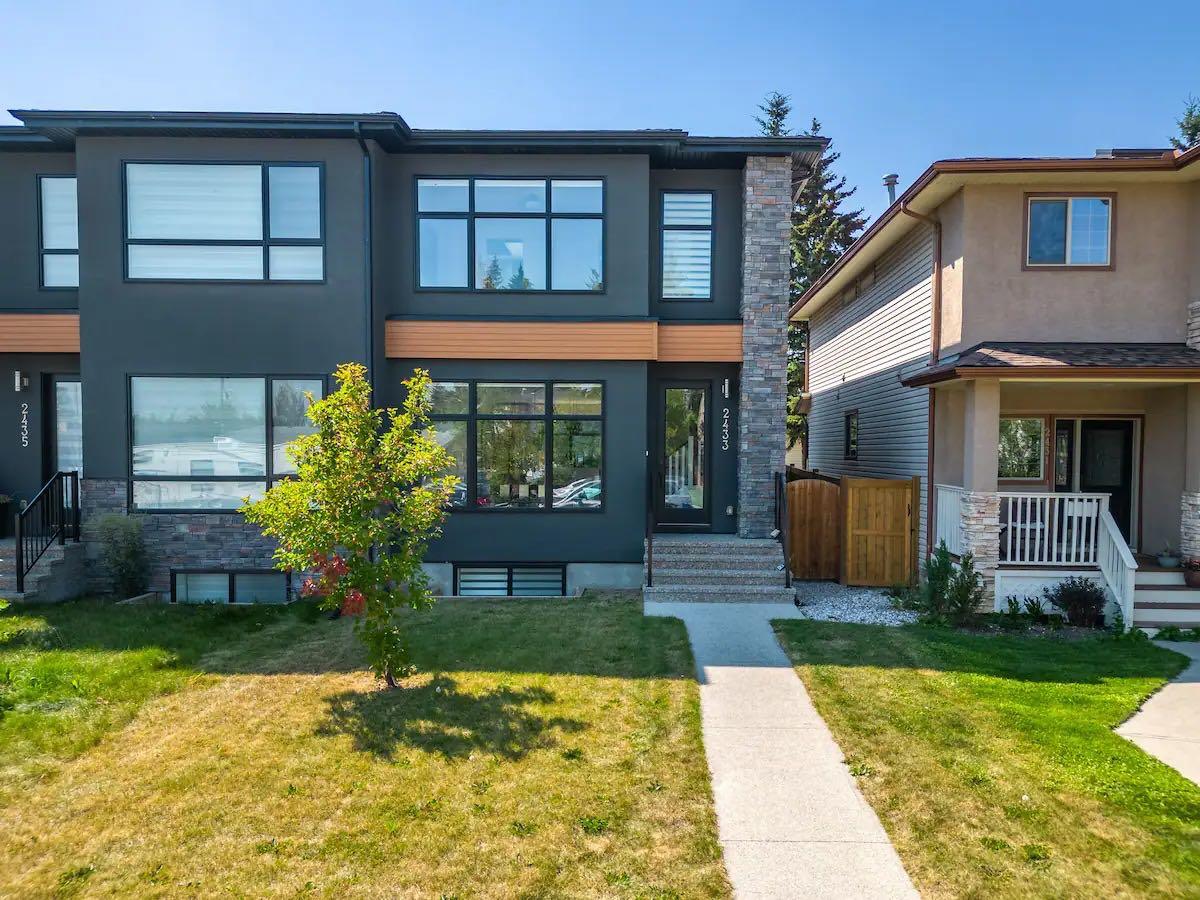 2433 30 Street SW, T3E 2L9