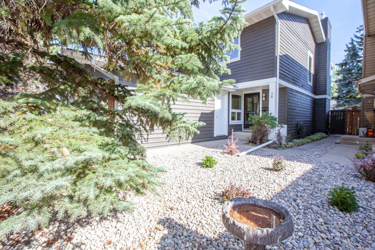 28 Midpark Gardens SE, T2X 1N7