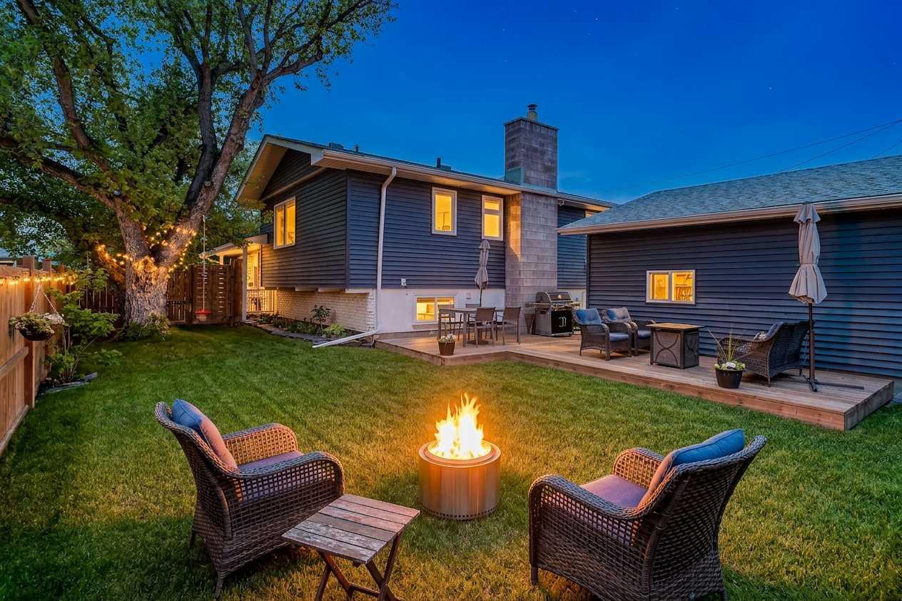 10704 Maplecrest Road SE, T2J 1X9