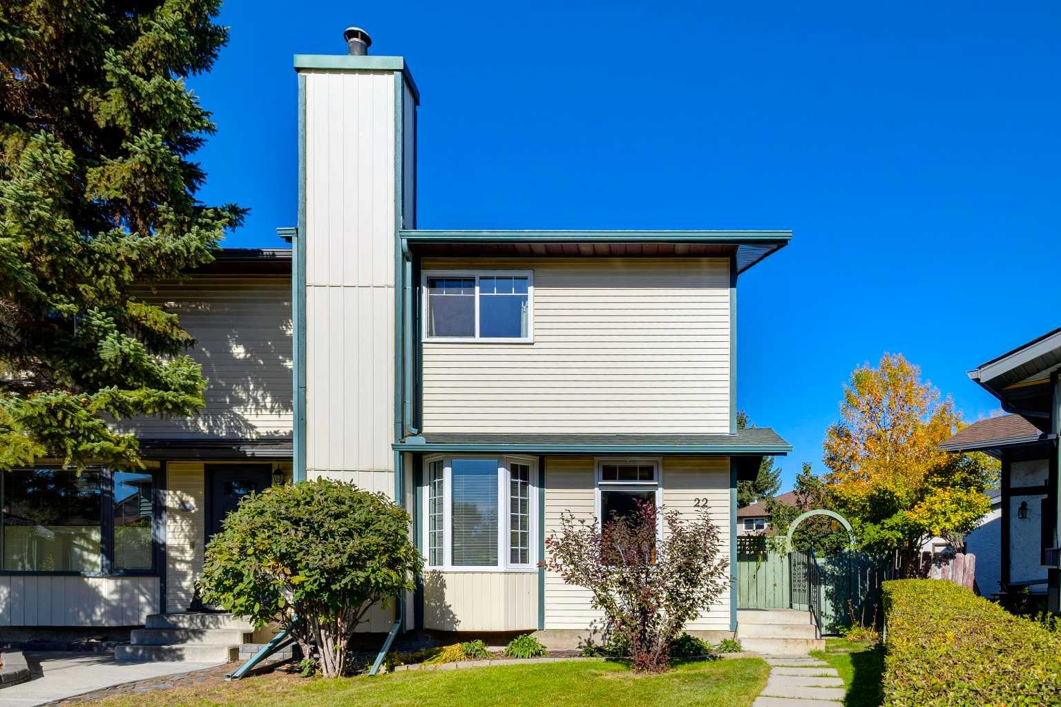 22 Deermeade Bay SE, T2J 5Z6