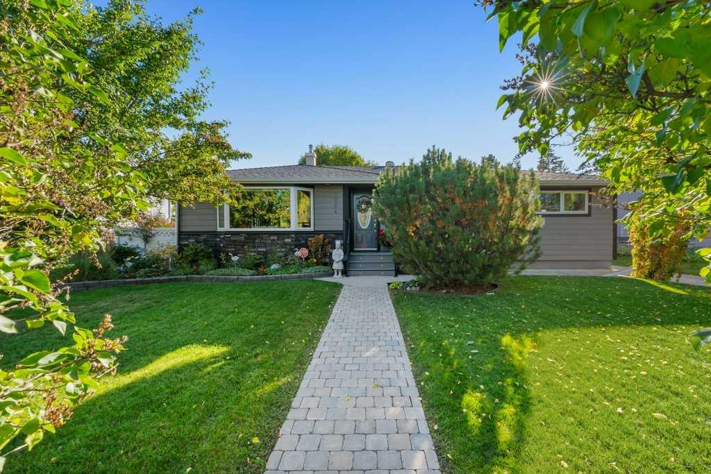 7804 7 Street SW, T2V 1G3