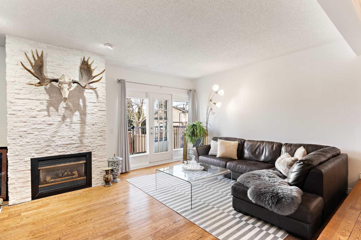 33, 448 Strathcona Drive SW, T3H 1M3