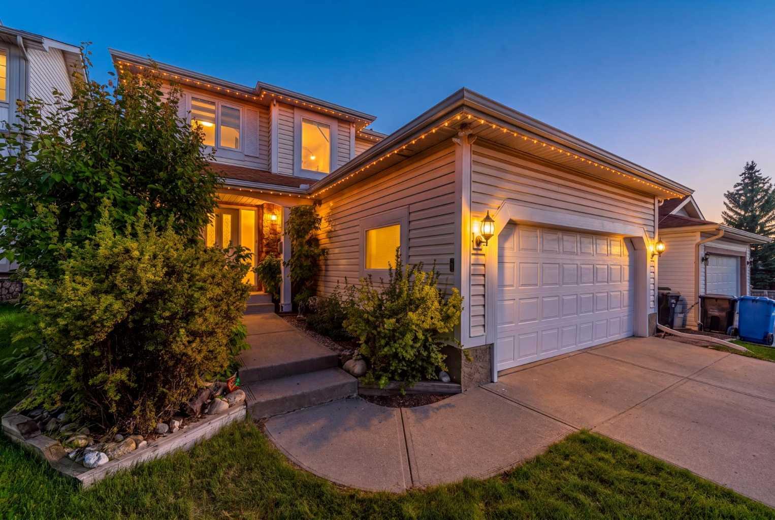 8 Hawkdale Close NW, T3G 2V7