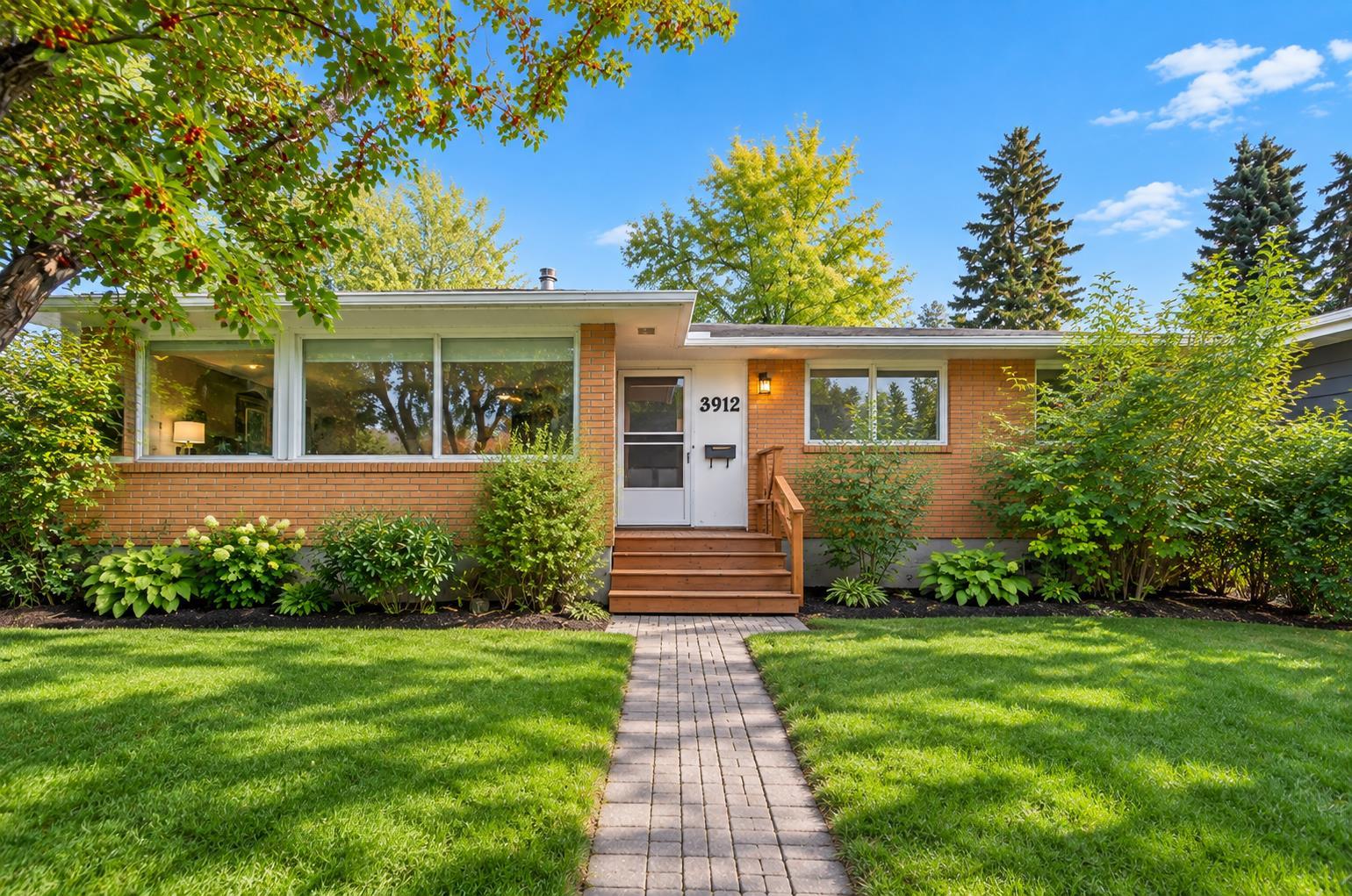 3912 Vancouver Crescent NW, T3A 0M1