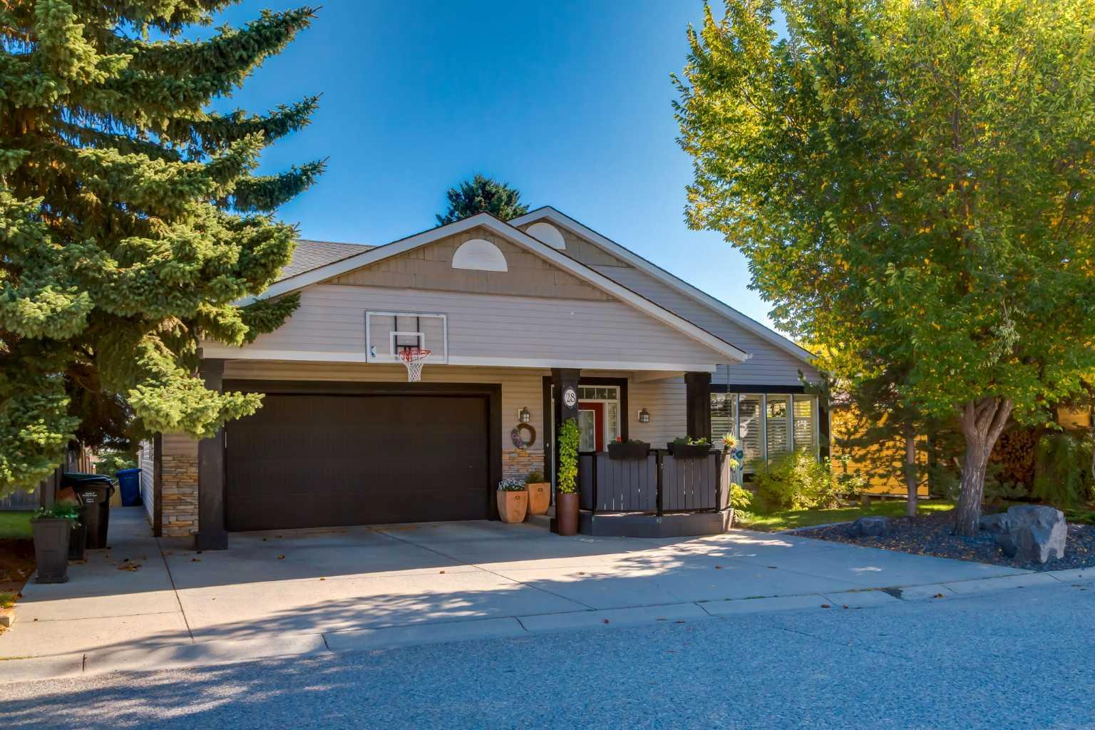 28 Patterson Rise SW, T3H 2E4