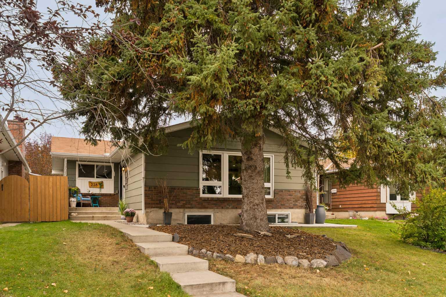 228 Midridge Crescent SE, T2X 1C6
