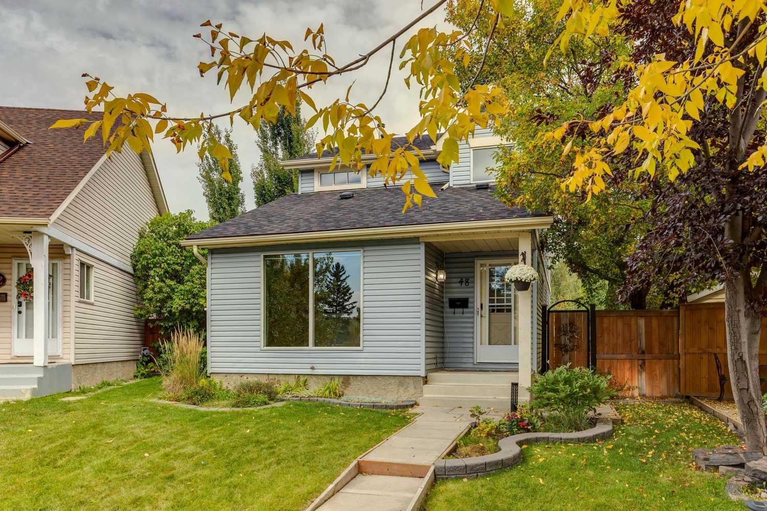 48 Woodglen Court SW, T2W 4K3