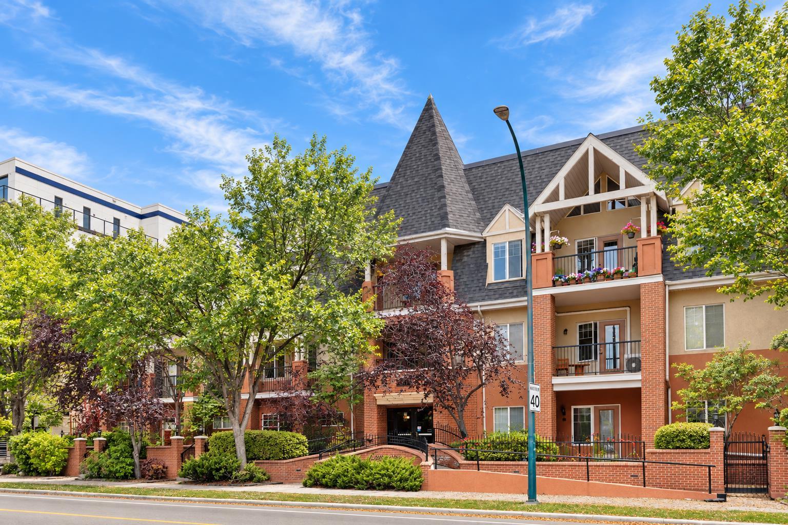310, 1110 5 Avenue NW, T2N 0R6