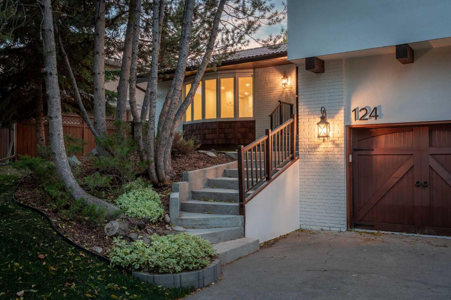 124 Canterbury Drive SW, T2W1H3