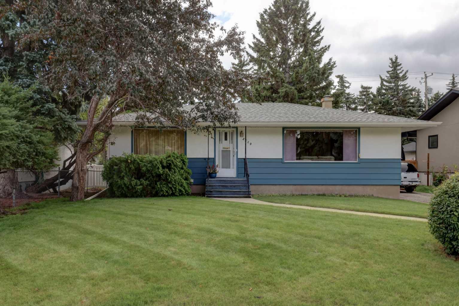 2119 Halifax Crescent NW, T2M 4C8