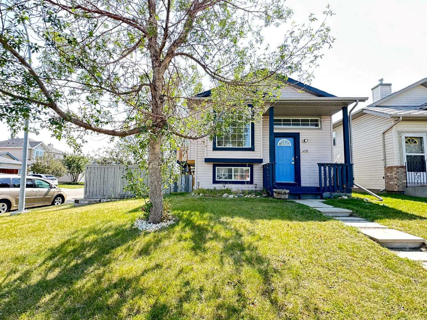 152 Coverton Close NE, T2Y4M3